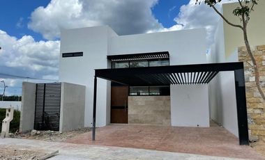 Exclusiva casa en venta en privada residencial zona de Tamanché.