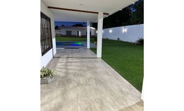 Finca amoblada de 1.500m2 con piscina en venta Rozo Palmira Valle