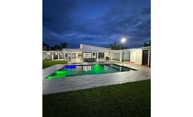 Finca amoblada de 1.500m2 con piscina en venta Rozo Palmira Valle