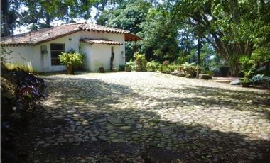 Casa lote en venta en El Poblado, sector los balsos