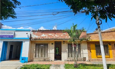 Casa-lote cerca a la alcaldía de La Virginia