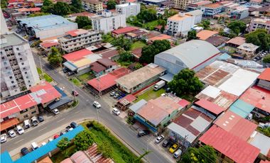 Se vende lote Parque Lefevre