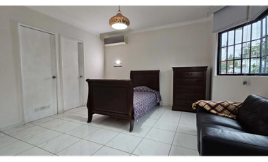 SE VENDE CASA EN LA  ALAMEDA