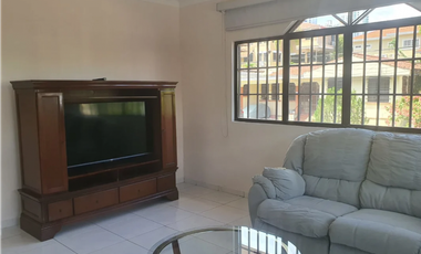 SE VENDE CASA EN LA  ALAMEDA