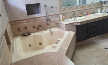 SE VENDE CASA EN LA  ALAMEDA