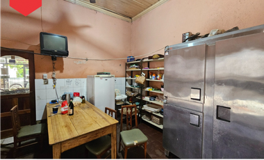 CASA CON LOCAL (Calle 15 e/18 y 20)