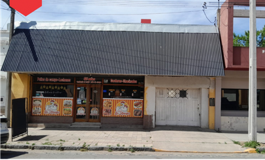 CASA CON LOCAL (Calle 15 e/18 y 20)