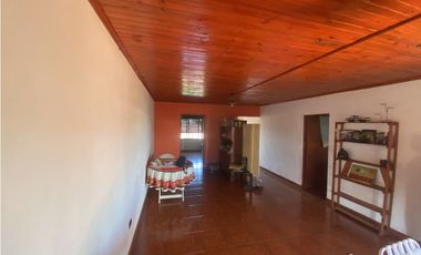 VENDO INCREIBLE CASA CON NEGOCIO EN 2 PLANTAS - L. N. ALEM, MISIONES