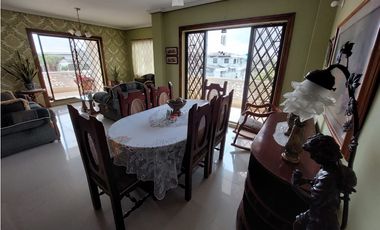 SE VENDE EDIFICIO DE TRES APARTAMENTOS EN CERETÉ