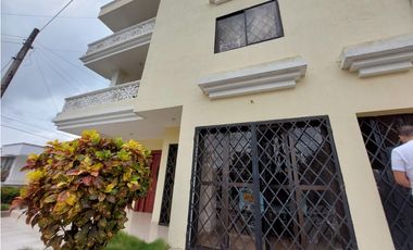 SE VENDE EDIFICIO DE TRES APARTAMENTOS EN CERETÉ