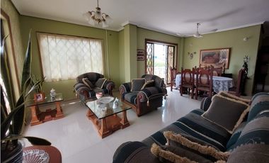 SE VENDE EDIFICIO DE TRES APARTAMENTOS EN CERETÉ