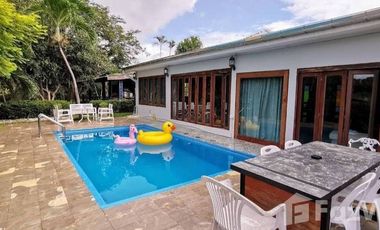 3-Bedroom Modern Pool Villa near Laem Mae Pim, Rayong