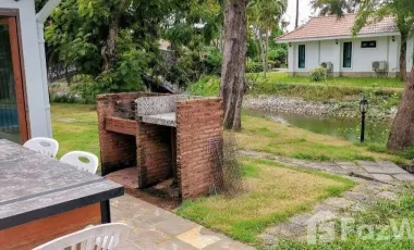 3-Bedroom Modern Pool Villa near Laem Mae Pim, Rayong
