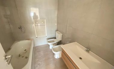 Departamento en  venta de 2 ambientes con cochera