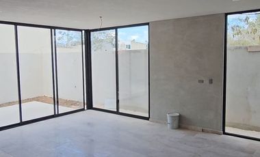 MODERNA CASA EN TEMOZON NORTE CON ALBERCA Y ENTREGA INMEDIATA, MERIDA, YUCATAN.