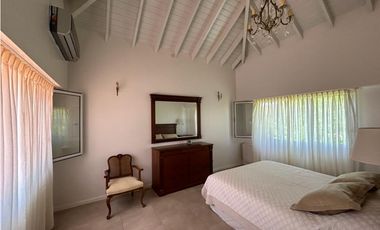 IMPECABLE CASA AMOBLADA EN ALQUILER EN BARRIO CERRADO VALLE CLARO