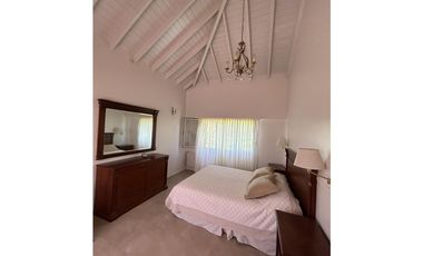 IMPECABLE CASA AMOBLADA EN ALQUILER EN BARRIO CERRADO VALLE CLARO