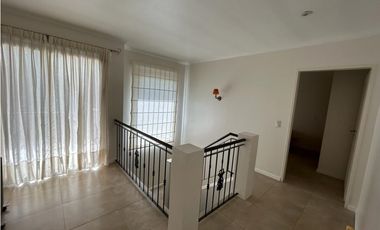 IMPECABLE CASA AMOBLADA EN ALQUILER EN BARRIO CERRADO VALLE CLARO