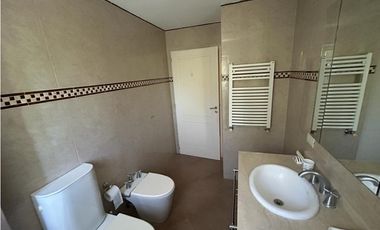 IMPECABLE CASA AMOBLADA EN ALQUILER EN BARRIO CERRADO VALLE CLARO