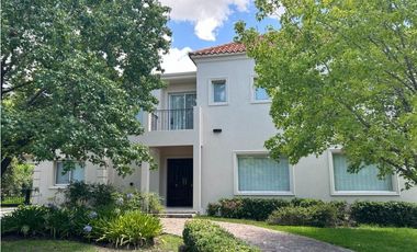 IMPECABLE CASA AMOBLADA EN ALQUILER EN BARRIO CERRADO VALLE CLARO