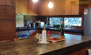 Casa en Venta en Rebajada en un 20% - Amplia casa con Quincho, Bodega y Cancha de Tenis - Lomas de Reloncaví