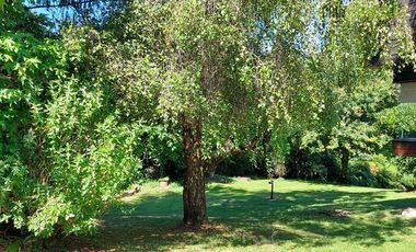 Casa en Venta en Rebajada en un 20% - Amplia casa con Quincho, Bodega y Cancha de Tenis - Lomas de Reloncaví