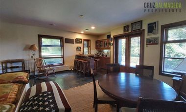 Casa en Venta en Rebajada en un 20% - Amplia casa con Quincho, Bodega y Cancha de Tenis - Lomas de Reloncaví