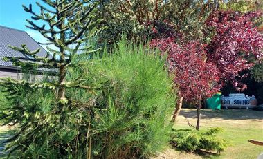 Casa en Venta en Rebajada en un 20% - Amplia casa con Quincho, Bodega y Cancha de Tenis - Lomas de Reloncaví