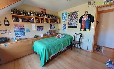 Casa en Venta en Rebajada en un 20% - Amplia casa con Quincho, Bodega y Cancha de Tenis - Lomas de Reloncaví