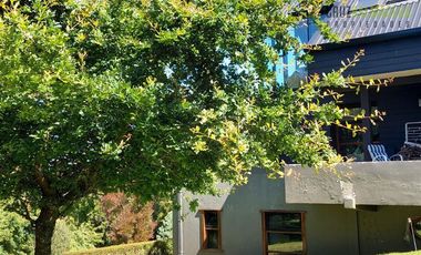 Parcela en Venta en Rebajada en un 20% - Amplia casa con Quincho, Bodega y Cancha de Tenis - Lomas de Reloncaví