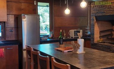 Parcela en Venta en Rebajada en un 20% - Amplia casa con Quincho, Bodega y Cancha de Tenis - Lomas de Reloncaví