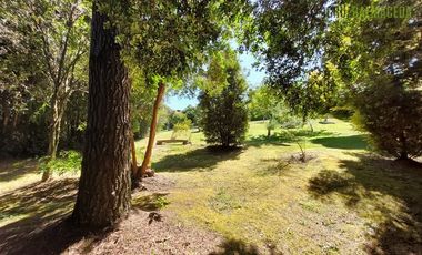 Parcela en Venta en Rebajada en un 20% - Amplia casa con Quincho, Bodega y Cancha de Tenis - Lomas de Reloncaví