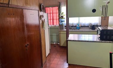 Casa  en Venta Villa Sarmiento / Moron (A120 3734)
