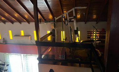 Casa  en Venta Villa Sarmiento / Moron (A120 3734)