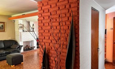 Casa  en Venta Villa Sarmiento / Moron (A120 3734)