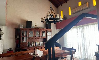 Casa  en Venta Villa Sarmiento / Moron (A120 3734)