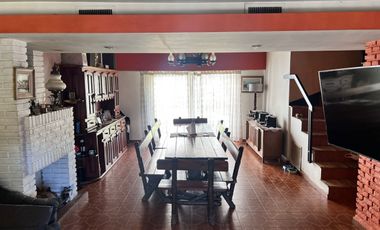 Casa  en Venta Villa Sarmiento / Moron (A120 3734)