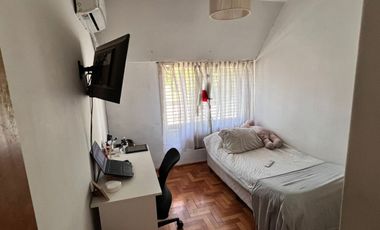 Casa  en Venta Villa Sarmiento / Moron (A120 3734)