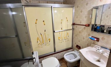 Casa  en Venta Villa Sarmiento / Moron (A120 3734)