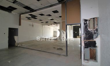 Boulevard López Mateos Pte.: Amplios locales con estacionamiento