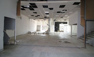 Boulevard López Mateos Pte.: Amplios locales con estacionamiento