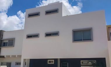 Casa · Residencial Arbolada · 4 Recámaras · Terreno Grande · Huayacan