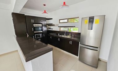 Casa · Residencial Arbolada · 4 Recámaras · Terreno Grande · Huayacan