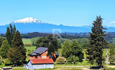 CASA DE CAMPO  CON VISTA VOLCANES CERCANA A BRAUNAU