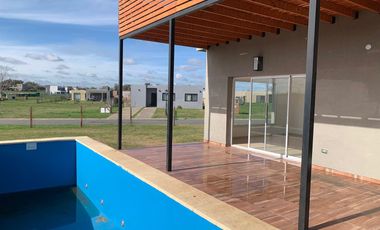 CASA EN VENTA, 5 AMBIENTES, SAN SEBASTIAN AREA 13