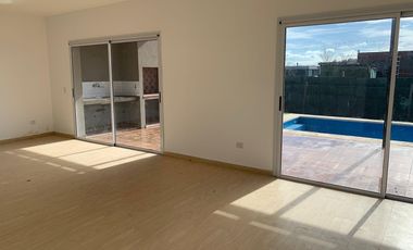 CASA EN VENTA, 5 AMBIENTES, SAN SEBASTIAN AREA 13