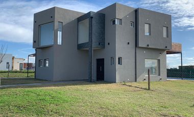 CASA EN VENTA, 5 AMBIENTES, SAN SEBASTIAN AREA 13