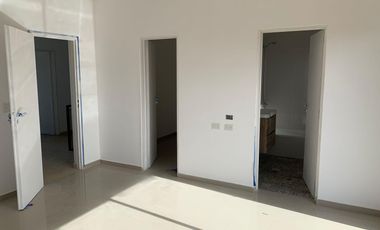 CASA EN VENTA, 5 AMBIENTES, SAN SEBASTIAN AREA 13