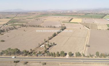 TERRENO EN VENTA SOBRE CARRETERA 200 EN TEQUISQUIAPAN.  Willy
