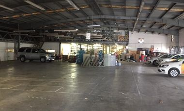 Nave industrial en renta con oficinas y amplio terreno